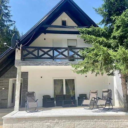 Dzeni Chalet *